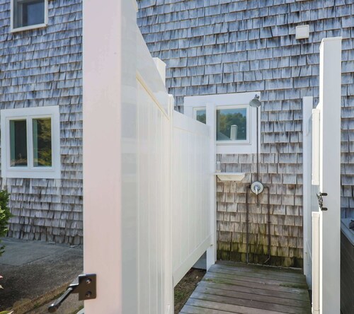 Private Pickleball Court, Walk to Hen Cove