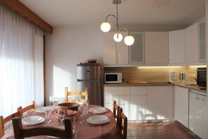 Frigorifero, microonde, forno, lavastoviglie