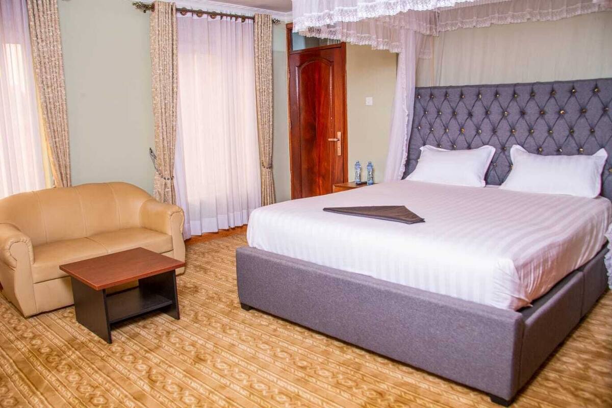 Deluxe Double Room | Laptop workspace, WiFi (free), individually decorated