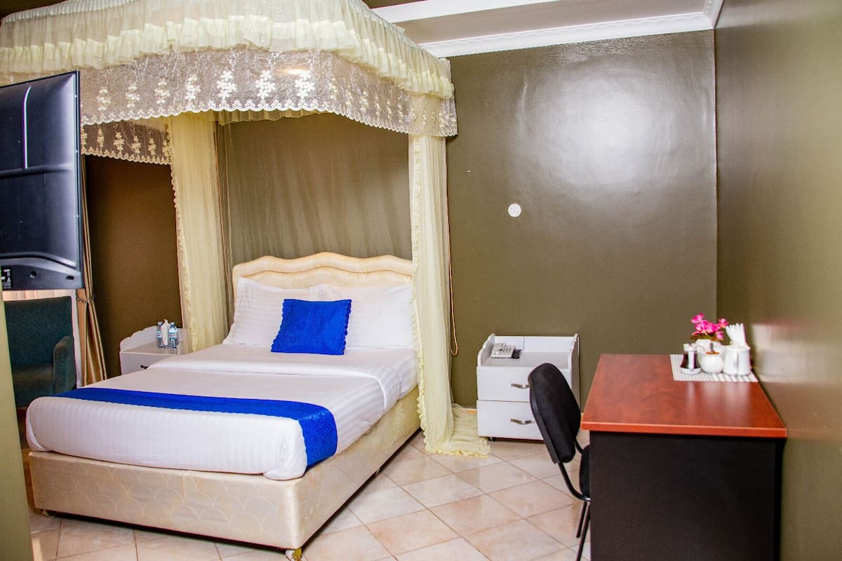 Deluxe Single Room, 1 Bedroom, Private Bathroom | Laptop workspace, WiFi (free), individually decorated