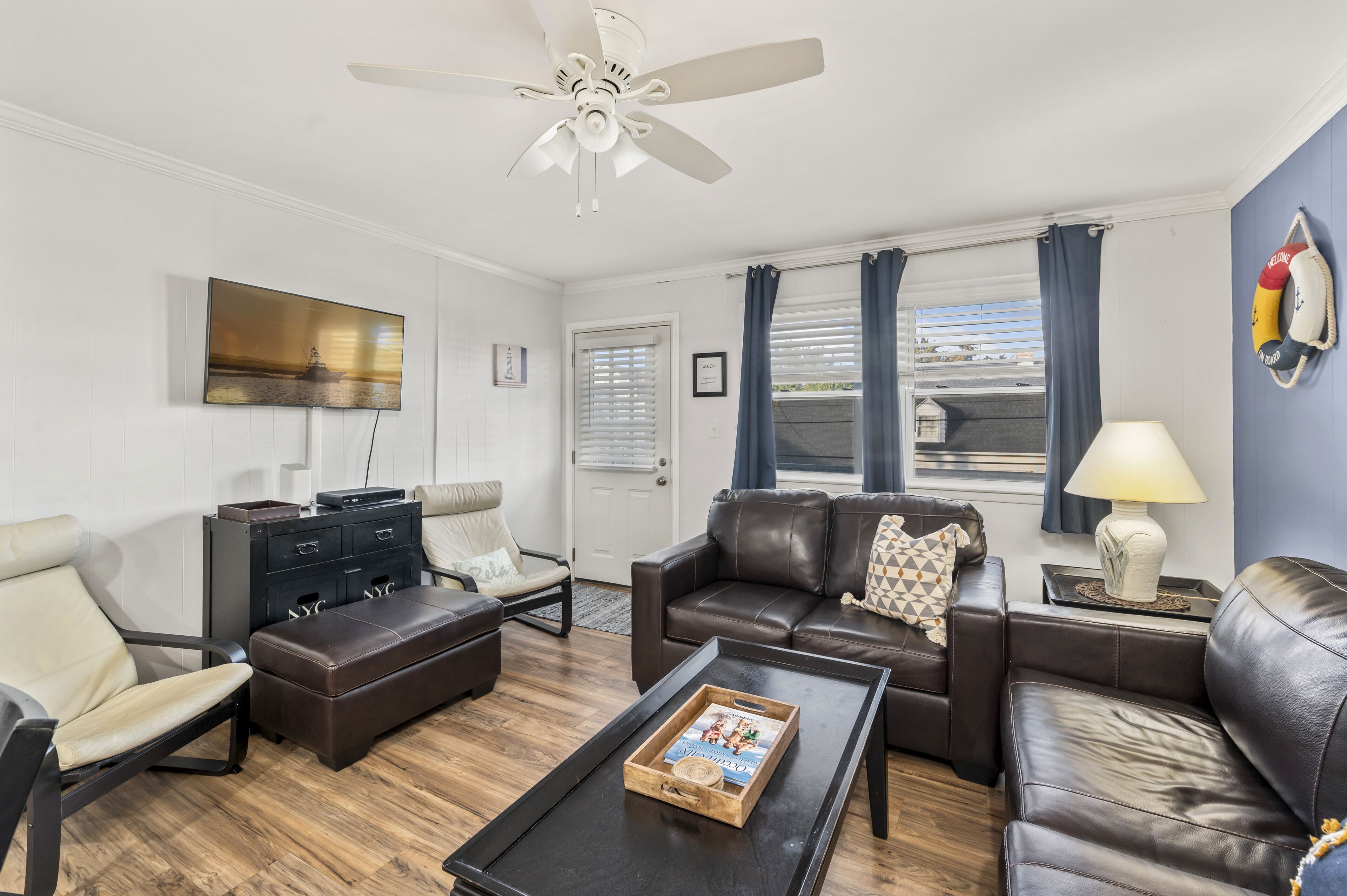 Harbor Breeze 57 - a Classic Downtown OC Escape!