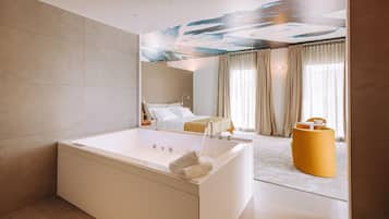 Suite estudio | Baño | Secador de pelo, albornoces, zapatillas y bidé