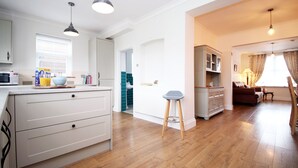 Private kitchen - Nessas Nook by Tŷ SA - Newport (Newport)
