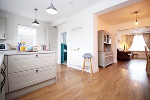 Coffee/tea maker, coffee grinder - Nessas Nook by Tŷ SA - Newport (Newport)