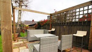 Terrace/patio - Nessas Nook by Tŷ SA - Newport (Newport)
