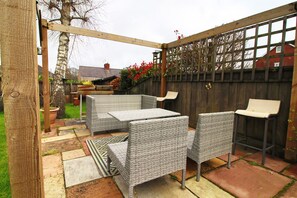 Terrace/patio - Nessas Nook by Tŷ SA - Newport (Newport)