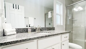 Unclassified image, 5 of 31, button - Comfy and Cozy 4 bedroom home with garage (Ocala)