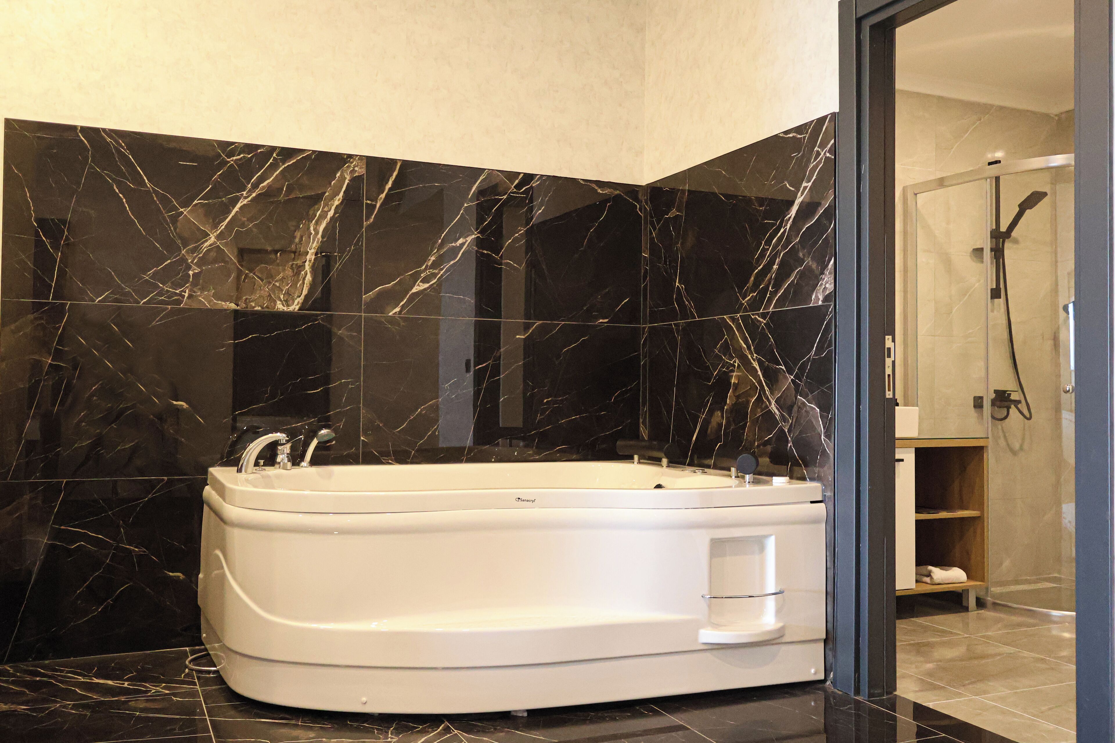 luxury room | 1 bedroom, egyptian cotton sheets, premium bedding, minibar