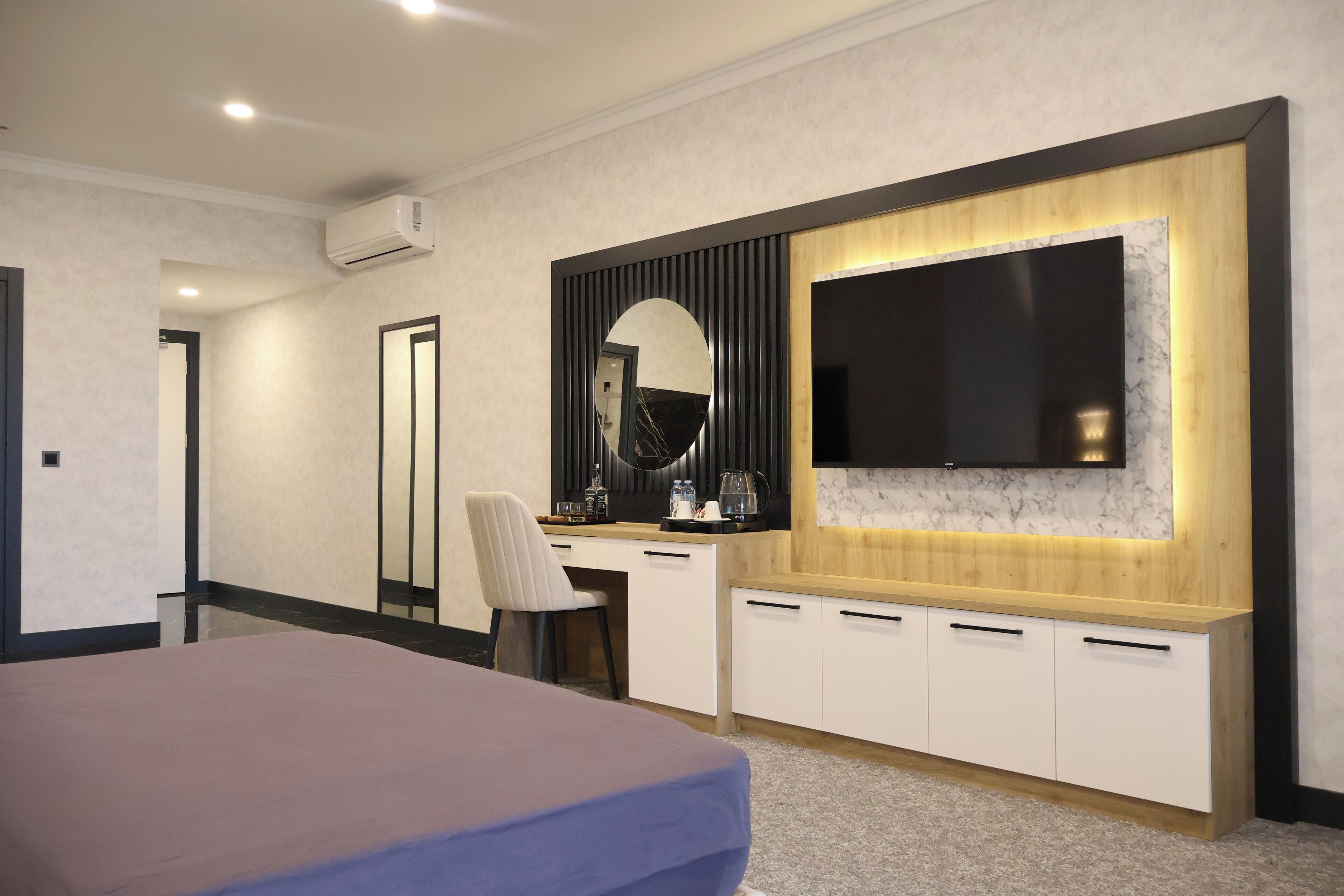luxury room | 1 bedroom, egyptian cotton sheets, premium bedding, minibar