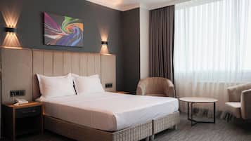 Deluxe Room, 1 King Bed | 1 bedroom, Egyptian cotton sheets, premium bedding, minibar