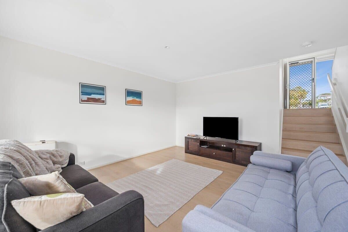 TV, Netflix, streaming services, offices