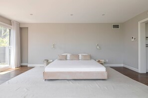 3 chambres, fer et planche à repasser, Wi-Fi gratuit, draps fournis