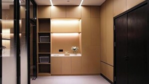 A modern, compact room with built-in shelving, a small countertop, and a dark wardrobe. - Crystal Orange Xu Zhou Su Ning Guang Chang (Xuzhou)