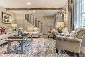 TV, lareira, escritórios