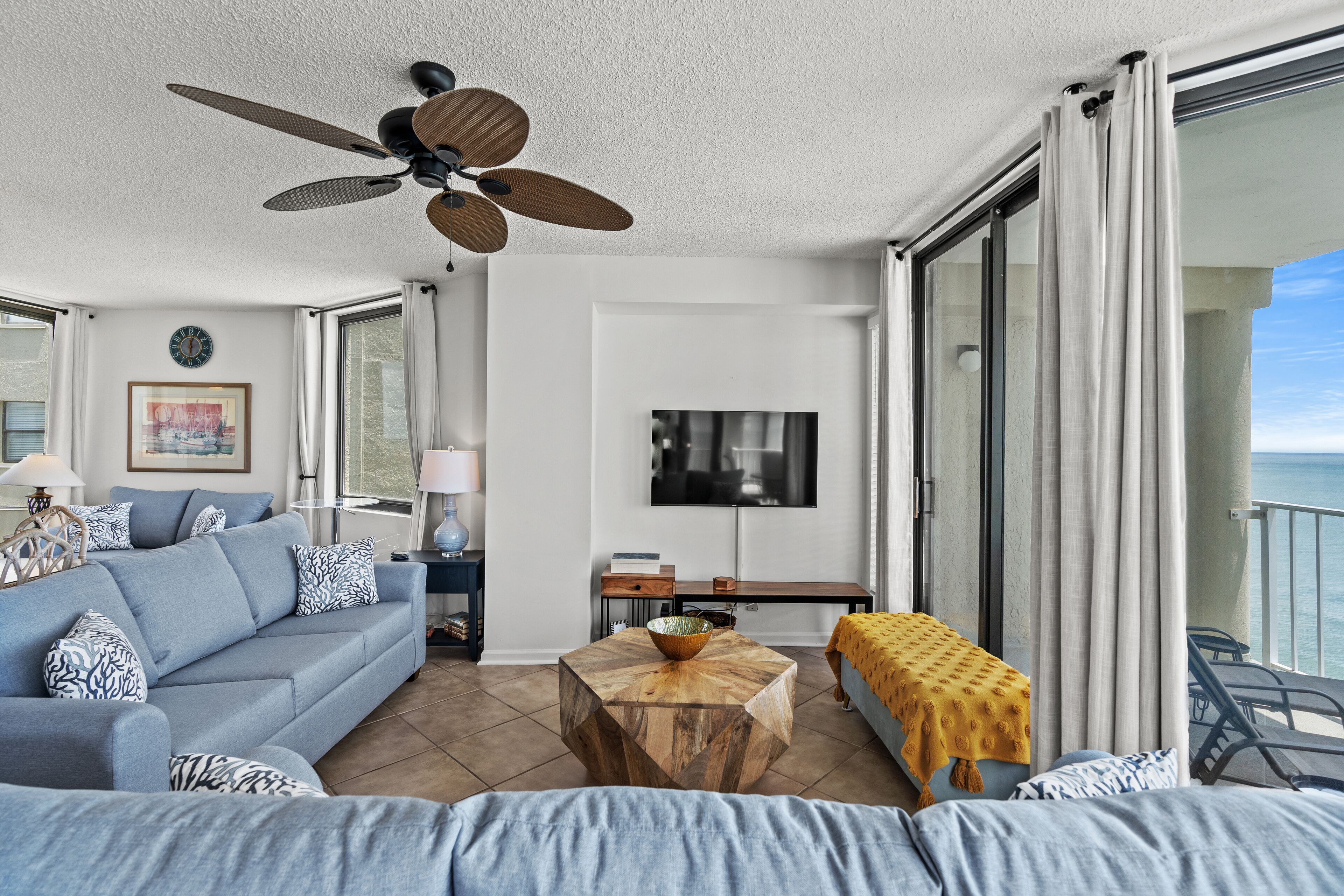 Dazzling Oceanfront Condo Meets the Horizon at One Ocean Place


