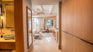 Palaia Premium Room Garden | Premium bedding, free minibar items, in-room safe, desk
