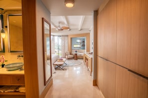 Premium bedding, free minibar items, in-room safe, desk - Palaia Hotel Datça (Datça)