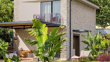 Palaia Loft Suite | 1 bedroom, premium bedding, free minibar items, in-room safe