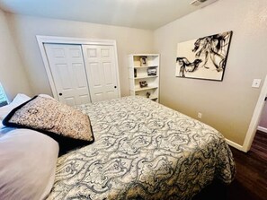 3 bedrooms, desk, travel crib, WiFi