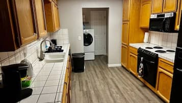 Frigorífic, microones, forn i placa de cuina