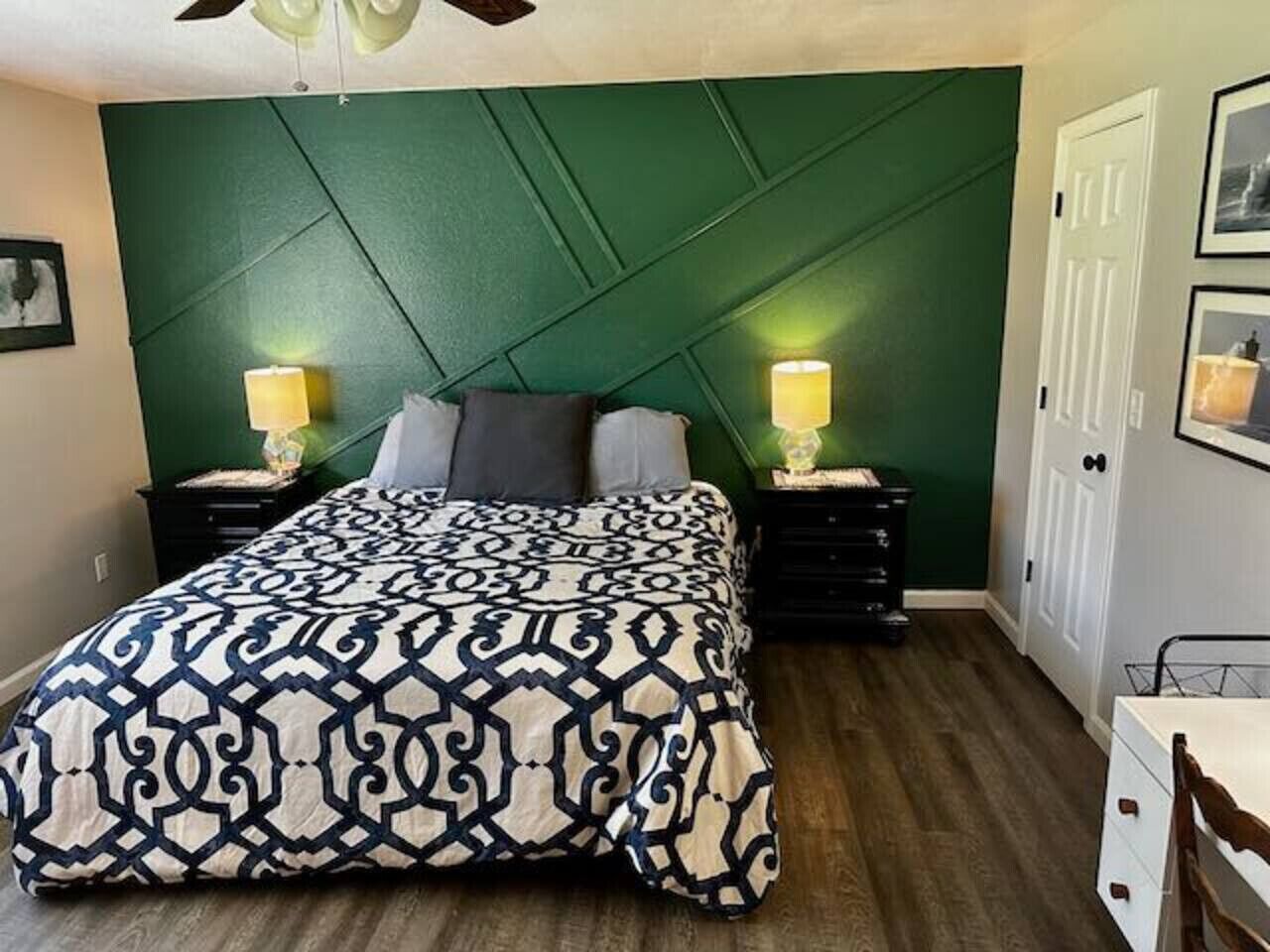 3 bedrooms, desk, travel cot, WiFi