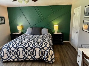 3 bedrooms, desk, travel crib, WiFi