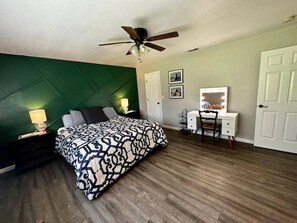 3 slaapkamers, een bureau, reisbedje, wifi