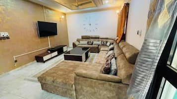 Smart TV, table tennis