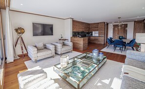 Literie de qualité, coffre-fort, décor unique, ameublement unique