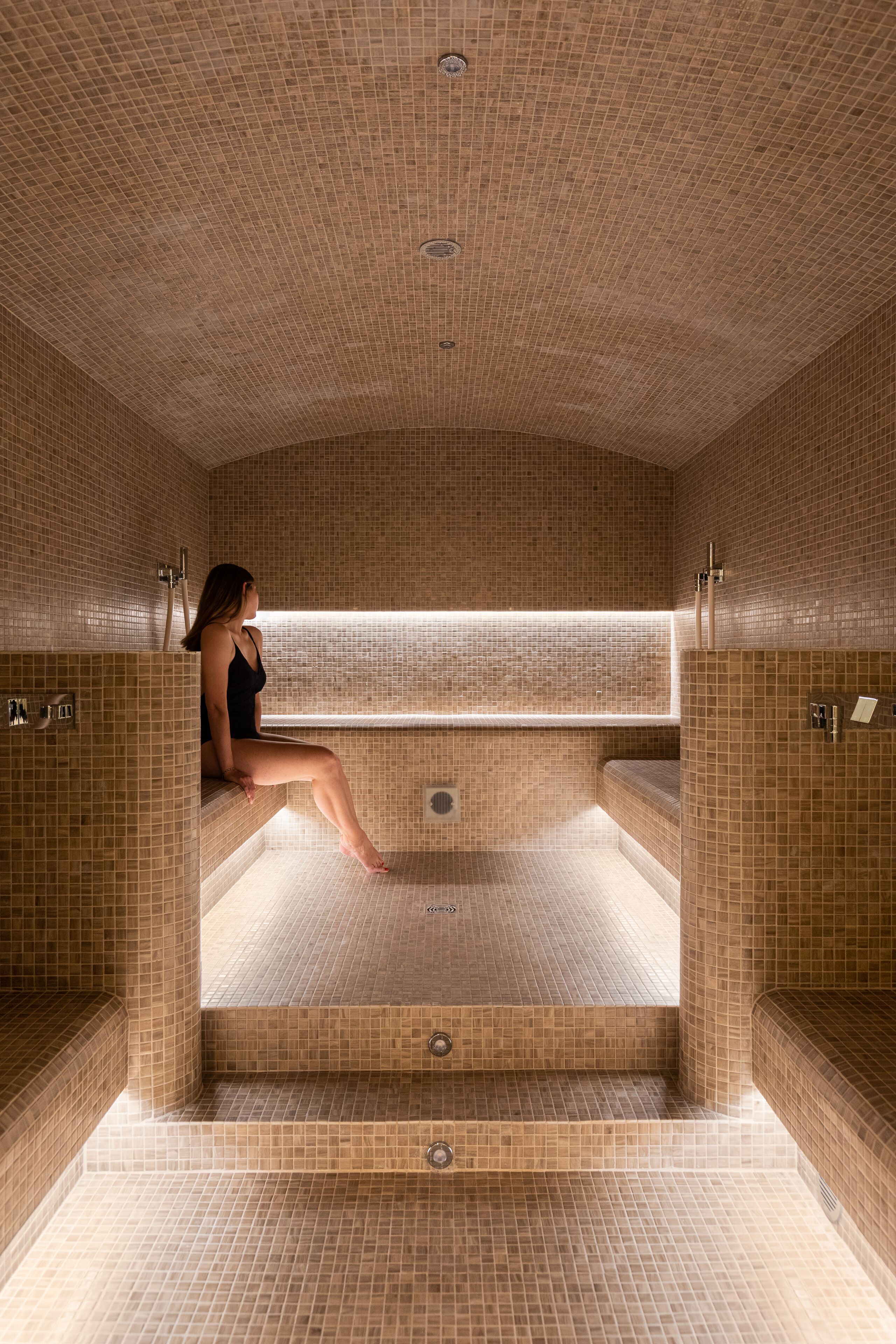 Couples treatment rooms, sauna, hot tub, steam room, Turkish bath