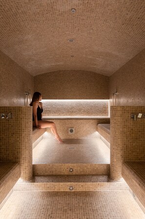 Couples treatment rooms, sauna, hot tub, steam room, Turkish bath