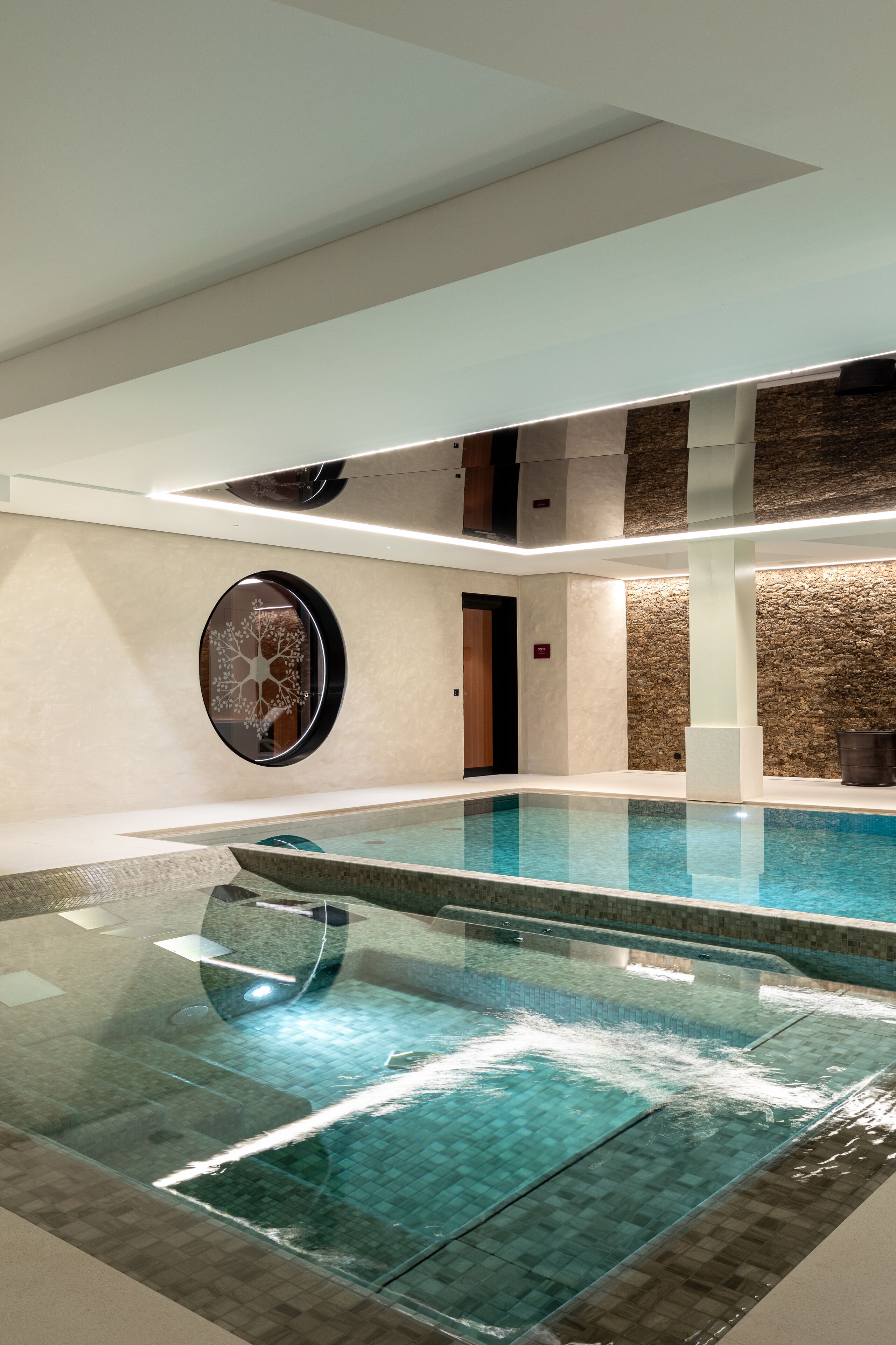 Couples treatment rooms, sauna, hot tub, steam room, Turkish bath