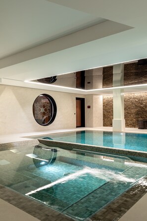Couples treatment rooms, sauna, hot tub, steam room, Turkish bath
