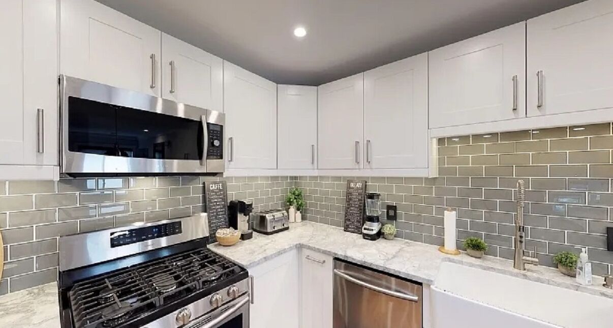 Renovated, bright and sunny 2 Bedroom / 2 Bathroom w/ seperate Den/ office space