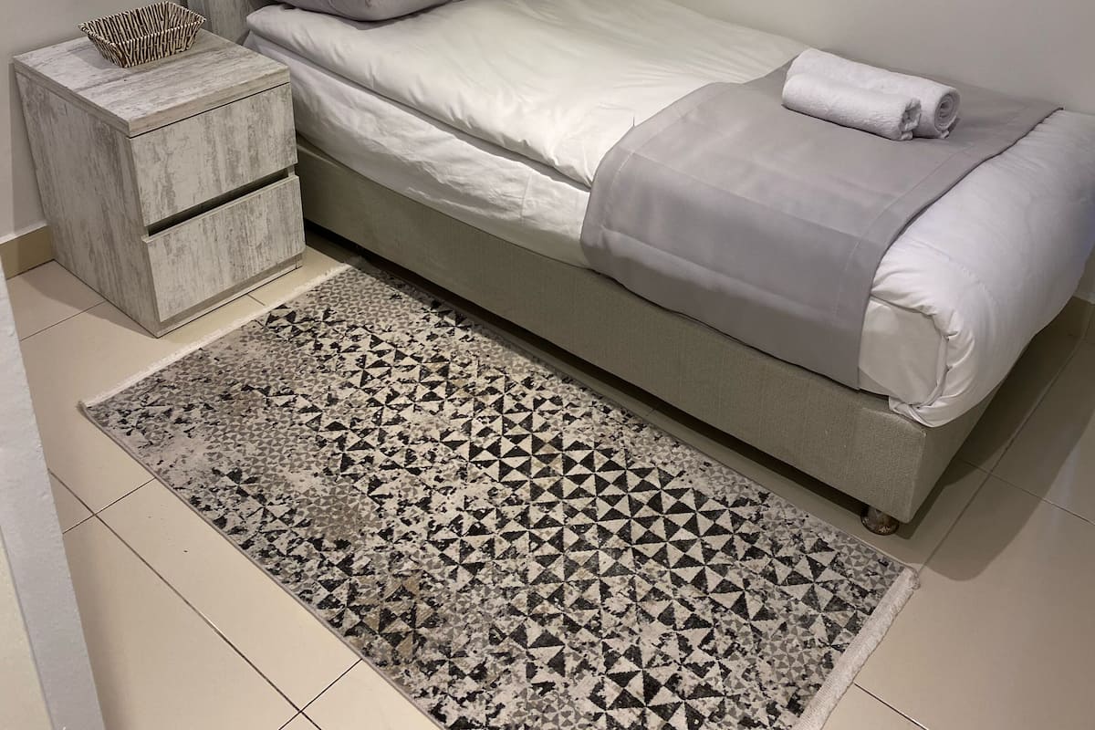 Single Room | Premium bedding, Tempur-Pedic beds, blackout drapes, free WiFi