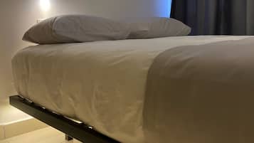 Sengetøy av topp kvalitet, Tempur-Pedic-senger og blendingsgardiner