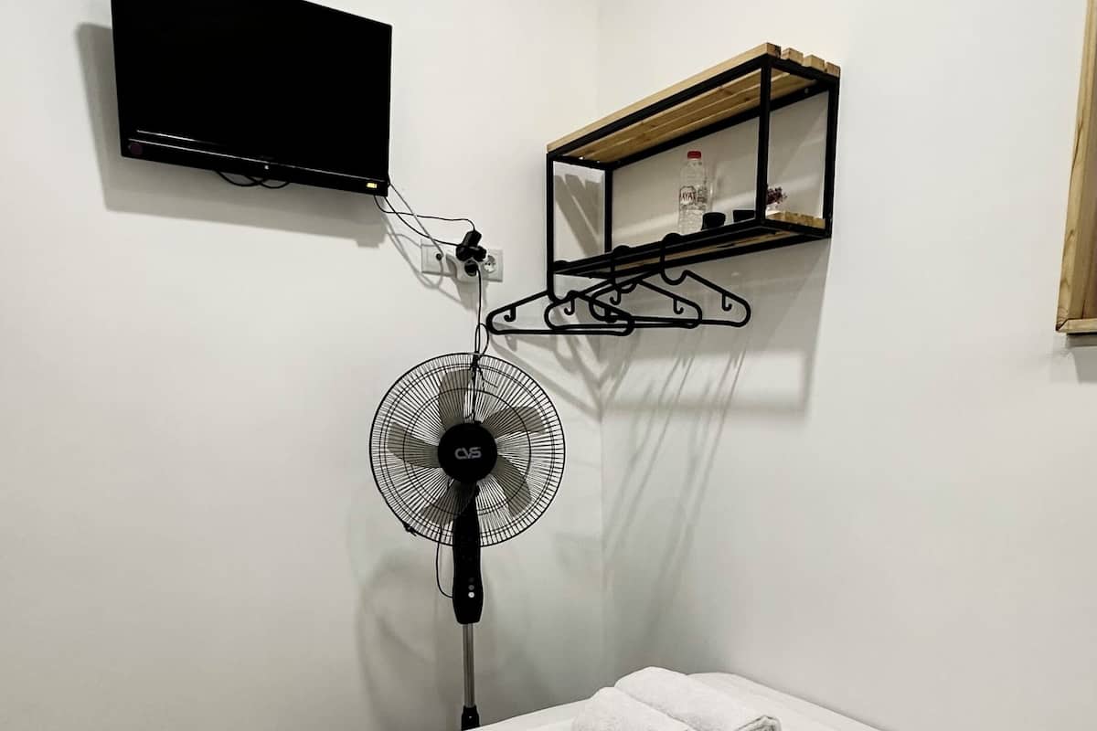 Economy Single Room | Premium bedding, Tempur-Pedic beds, blackout drapes, free WiFi