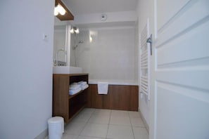 Bathtub