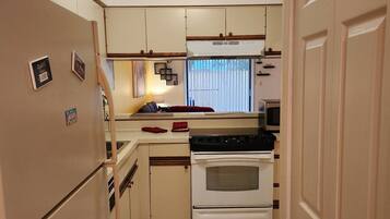 Refrigerador, microondas, horno y lavavajillas