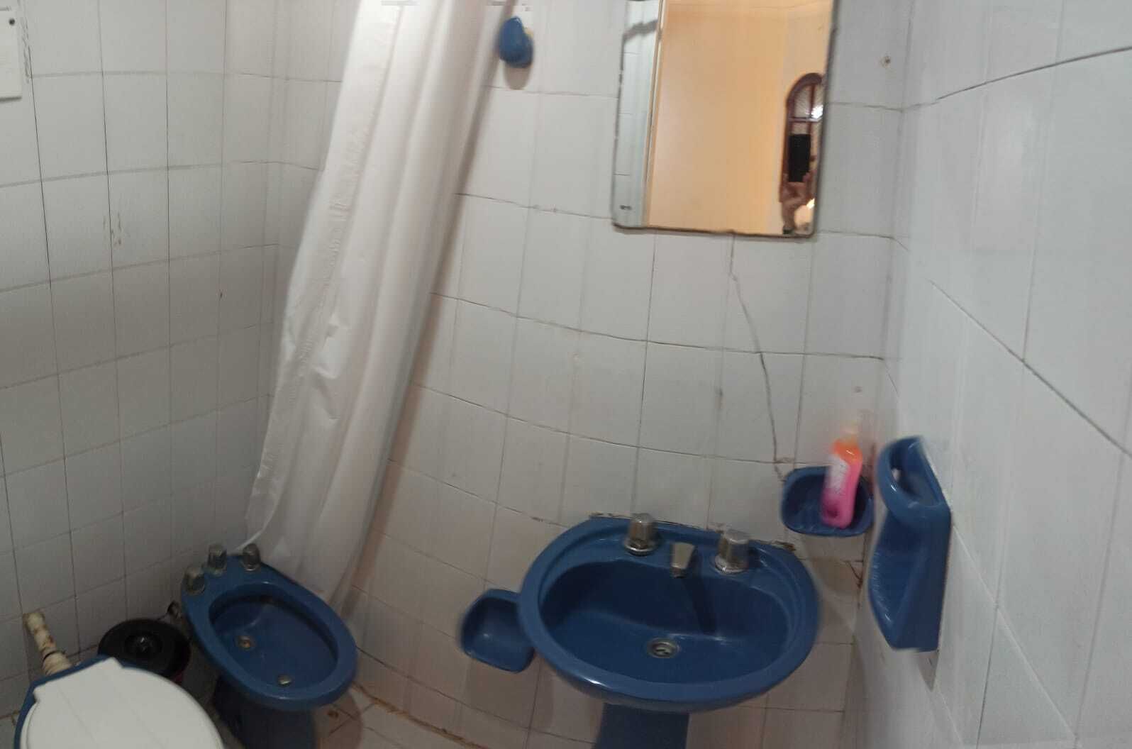 Regadera, secadora de cabello, bidet, toallas 