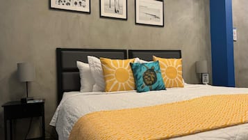 Deluxe Single Room, 1 King Bed, Non Smoking | Free WiFi, bed sheets