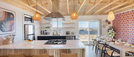 雪櫃、微波爐、焗爐、爐具