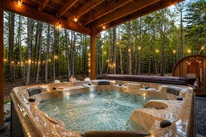 Outdoor spa tub - Driftwood Lodge | Movie Theater | Hot Tub | Sauna (Blakeslee)