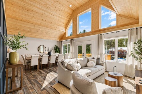 Driftwood Lodge | Movie Theater | Hot Tub | Sauna