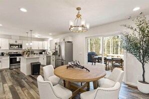 Dining - Driftwood Lodge | Movie Theater | Hot Tub | Sauna (Blakeslee)