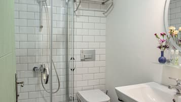 Rom – basic | Sengetøy av topp kvalitet, wi-fi (inkludert) og sengetøy