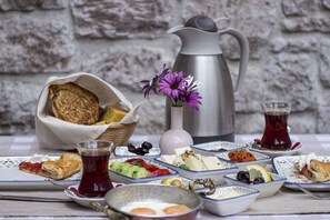 Breakfast meal - OPUS 1910 OTEL (Ayvalik)