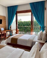 Deluxe Twin Room | In-room safe, desk, iron/ironing board, free WiFi