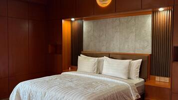 Presidential Studio Suite | In-room safe, desk, iron/ironing board, free WiFi