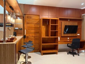 Executive Studio Suite | In-room safe, desk, iron/ironing board, free WiFi - De Padma Villa Gili Air (Gili Air)